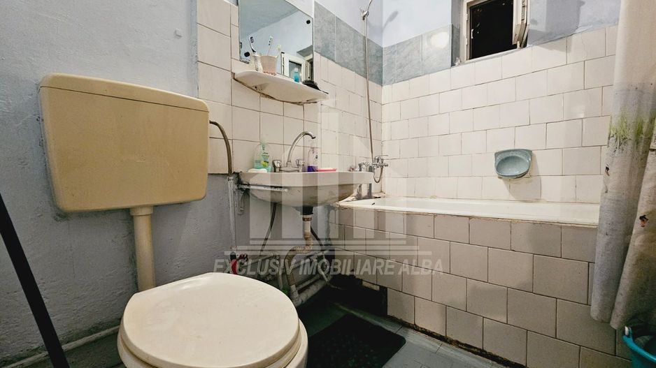 Apartament cu 4 camere decomandate, Cetate - zona Mercur - Poză 8