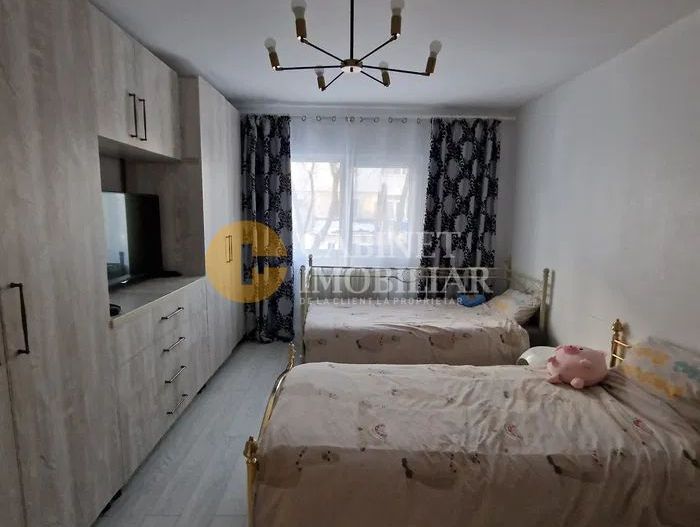 Apartament Decomandat Etaj 1-52 Mp Bloc 1985 -Frumoasa - Poză 4