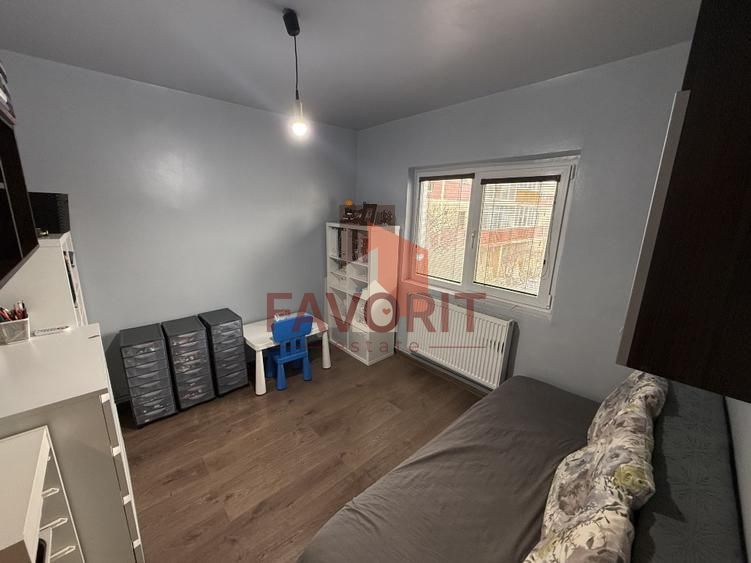 Aradului 3 camere decomandat, 2 bai, etaj 1 - Poză 9