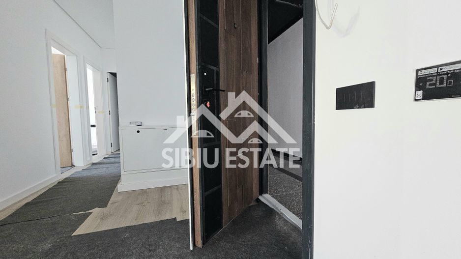 Apartament Sibiu central 3 camere, 2bai, lift garaj NOU - Poză 3