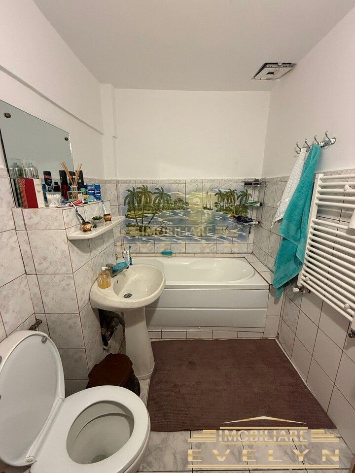 De vânzare apartament 4 camere, decomandat – Vedere dubla spre Parcul Mihai Eminescu si Piata Mica - Poză 5