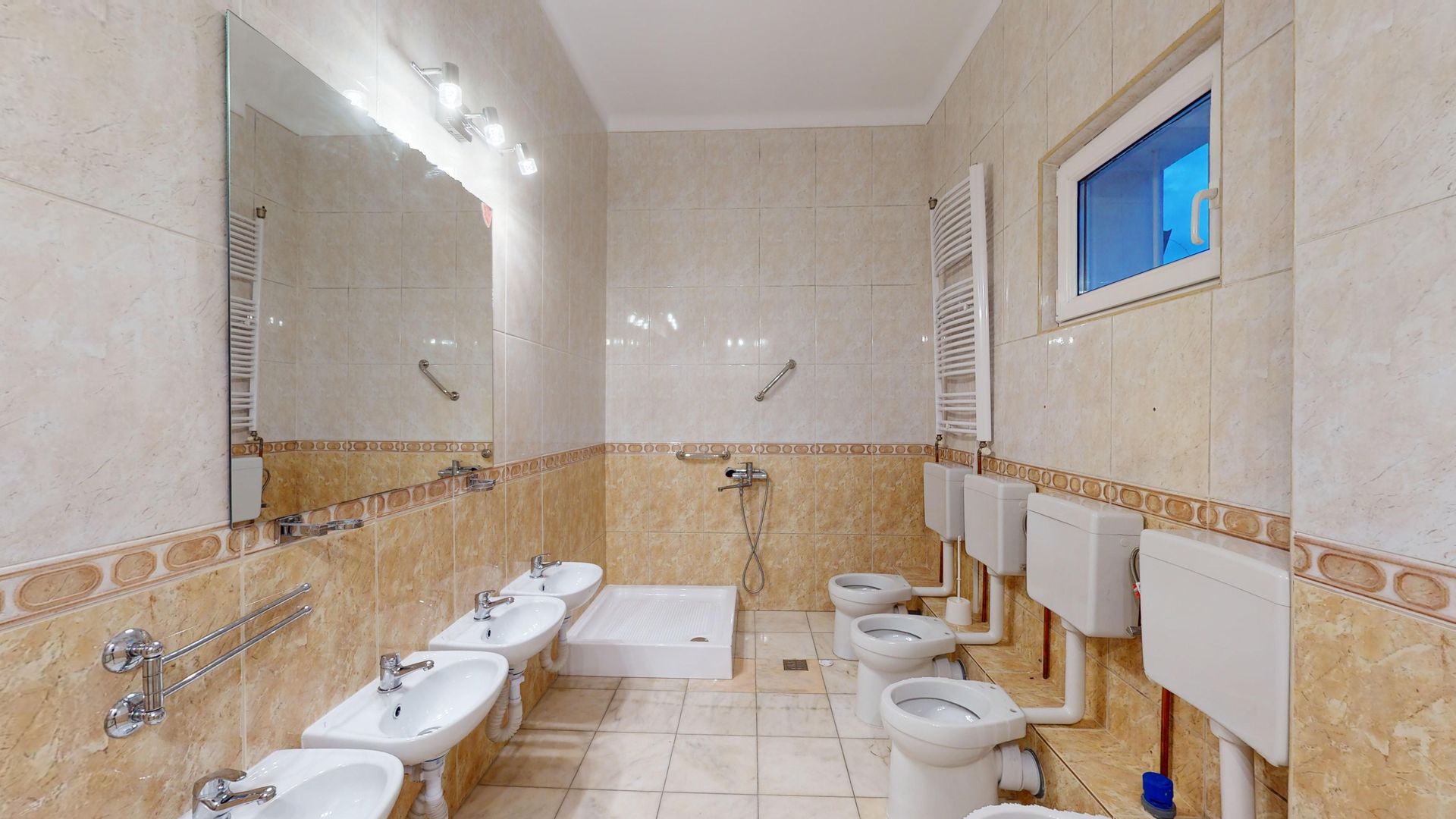 Vila cu suprafata de 360mp si teren 700mp-Racadau - Poză 18