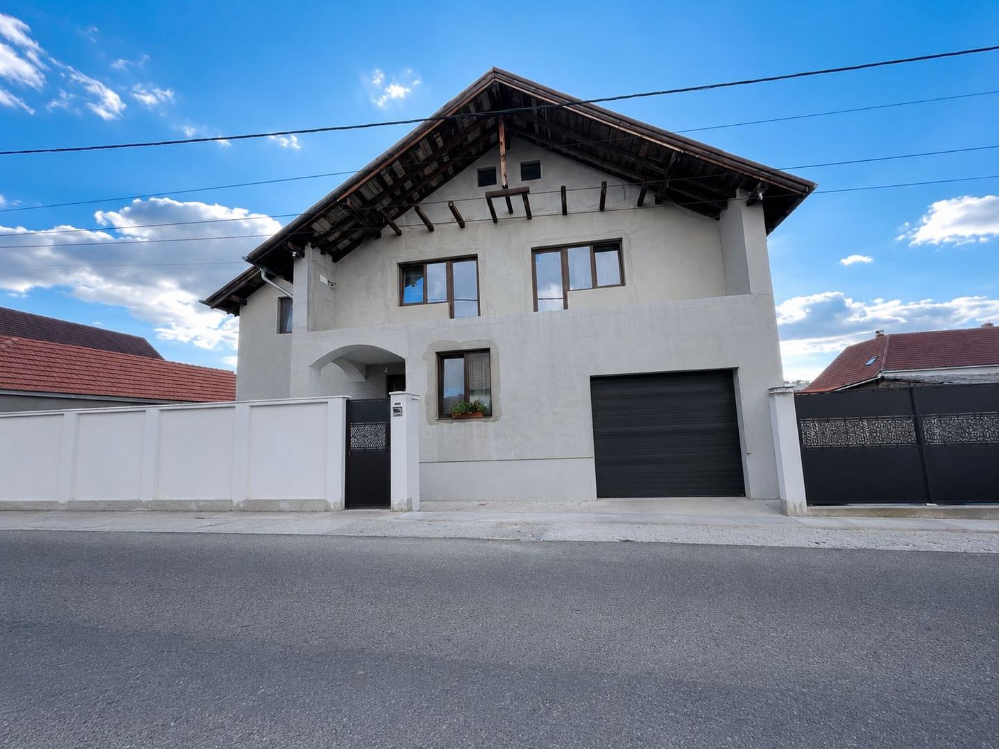 Casă de vânzare – 6 camere P+M, Haieu - Poză 1