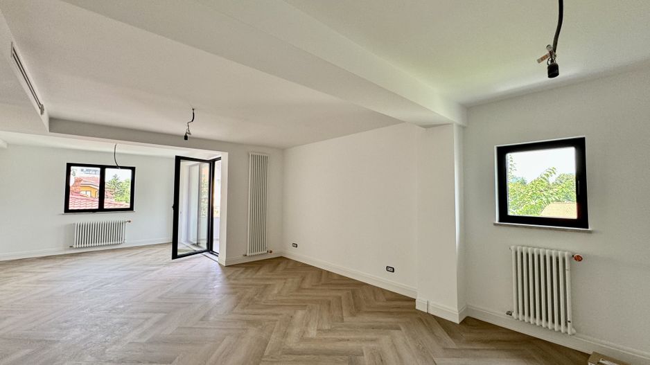 Primaverii vila 650 mp stil arhitectonic neoromanesc - Poză 12