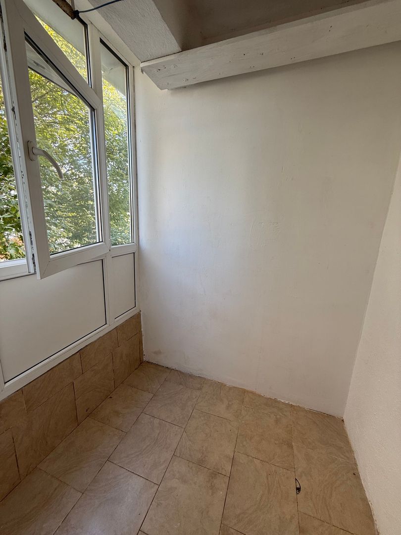 Garsonieră 27 mp cu balcon - etaj 2 - nemobilata -bloc an 1980 - Poză 13