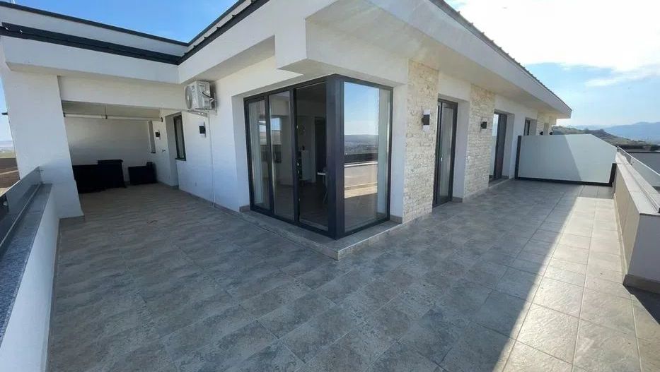 Penthouse de închiriat – 120 mp utili + terasă de 60 mp la 650 euro - Poză 1