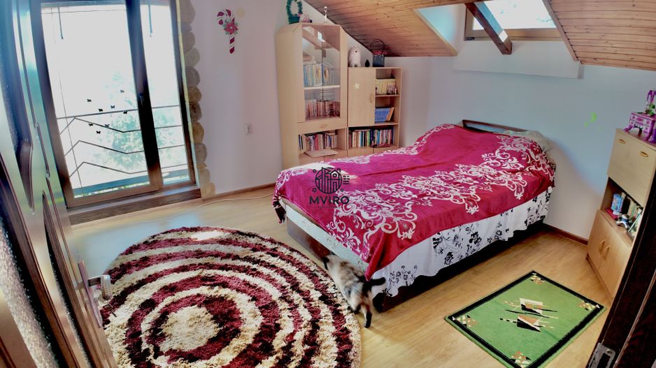 Casa de vanzare in Targoviste - 5 camere, 2 garaje, teren generos - Poză 15