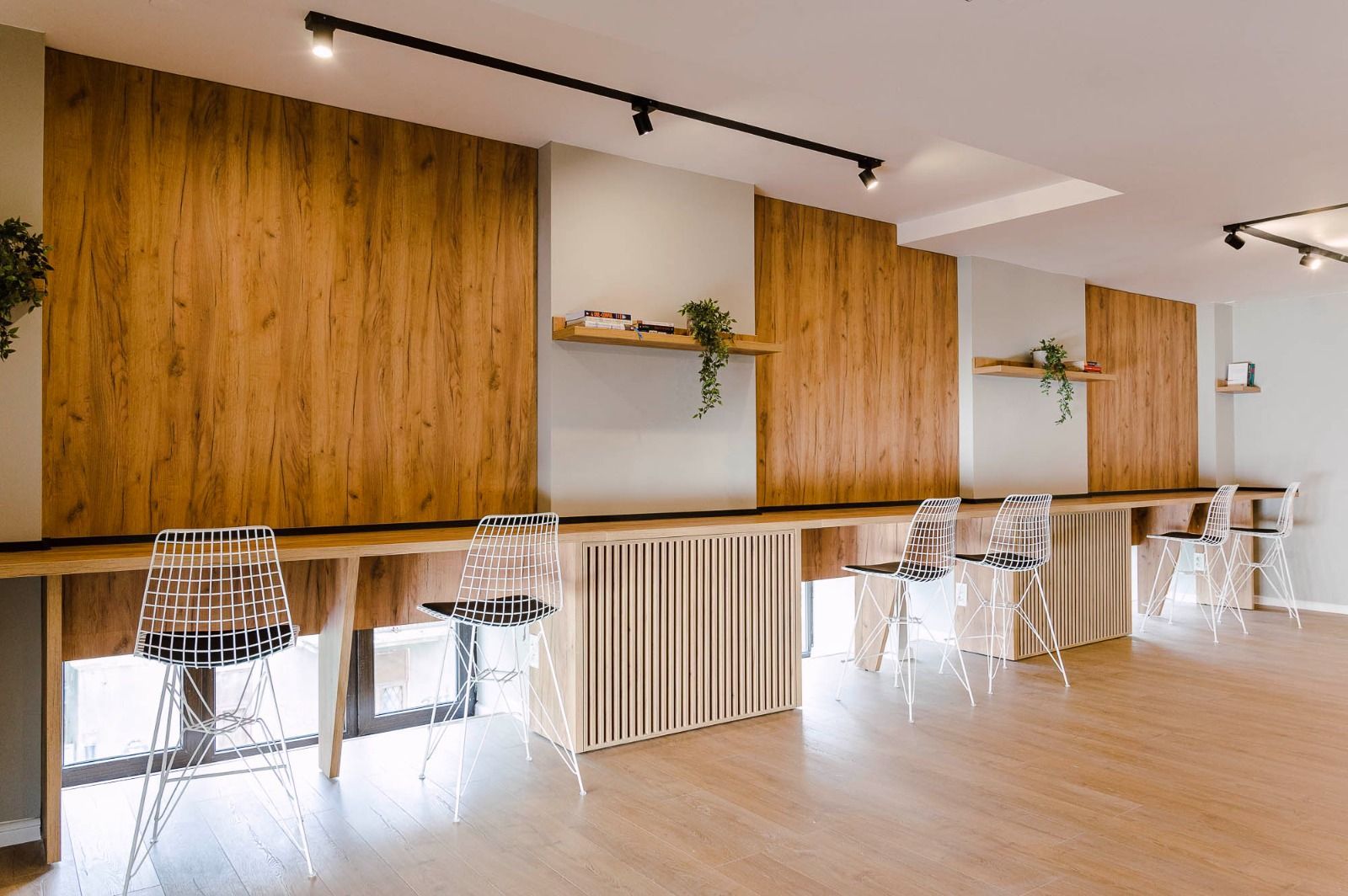 OPORTUNITATE- VILA, 7 CAMERE | PIATA VICTORIEI| LOC DE PARCARE - Poză 2