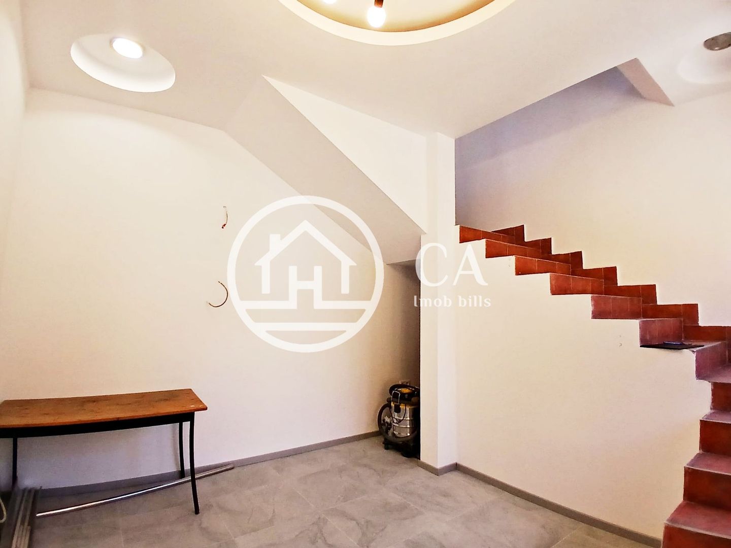 Apartament cu 4 camere la curte comuna de vanzare Ultracentral, Oradea - Poză 1