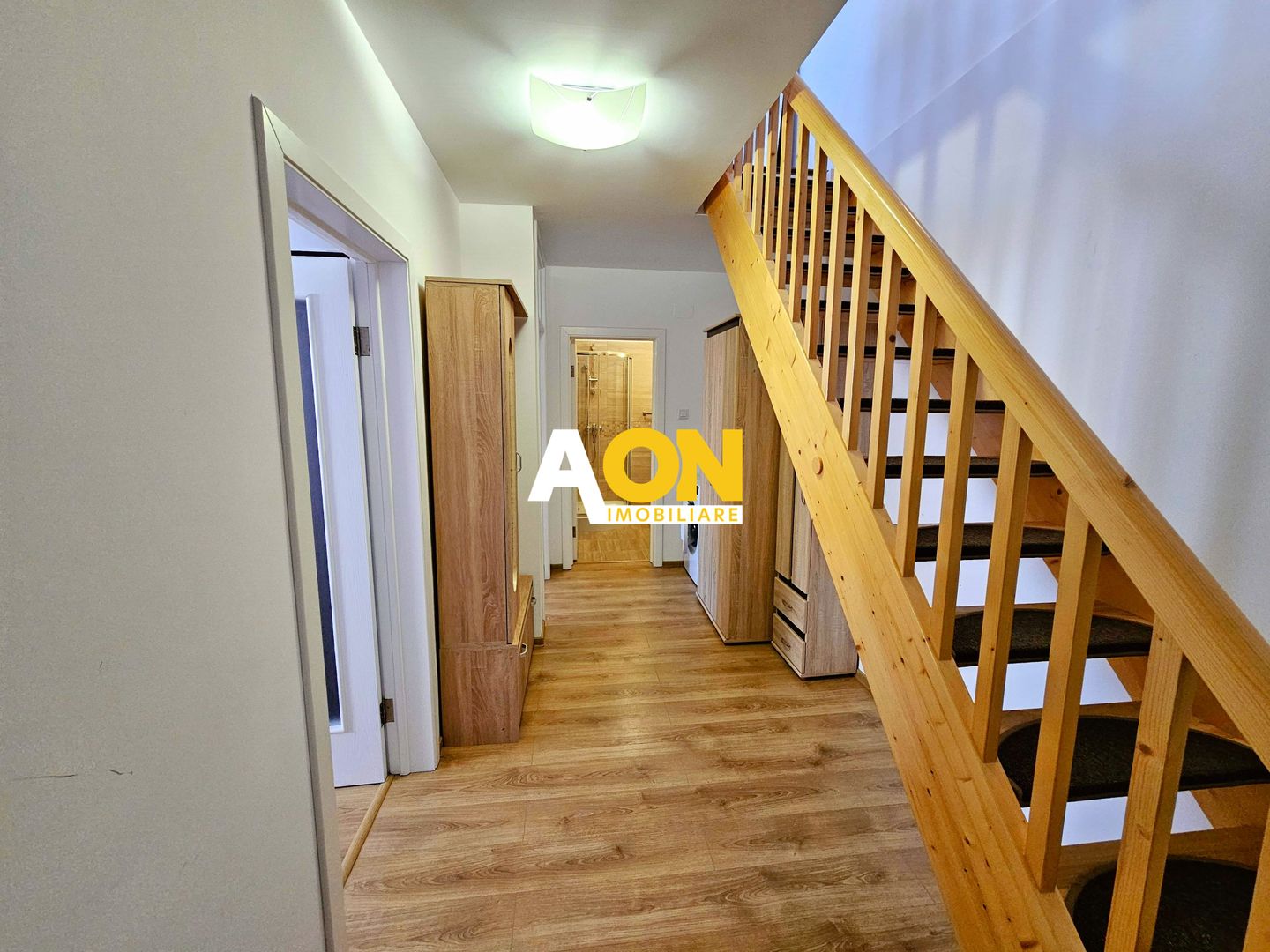 Penthouse pe două niveluri, panouri solare, terasă de 50 mp, boxă - Poză 4