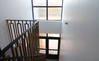 Curte, 4 apartamente, 8 camere, perfectă pt activități educaționale-Dumbravita - Poză 22