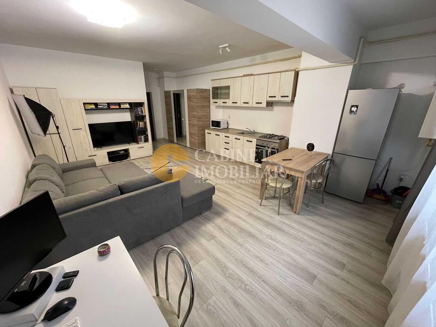 Oancea 1 camera etaj 5/9 mobilat - Poză 3