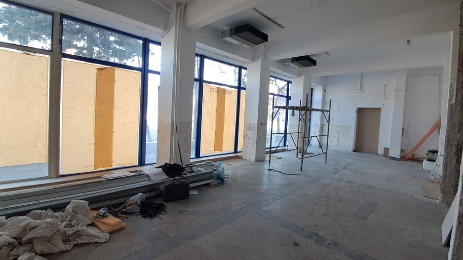 Spatiu comercial vitrina de 20 M - Metrou Eroii Revolutiei S143 - Poză 24