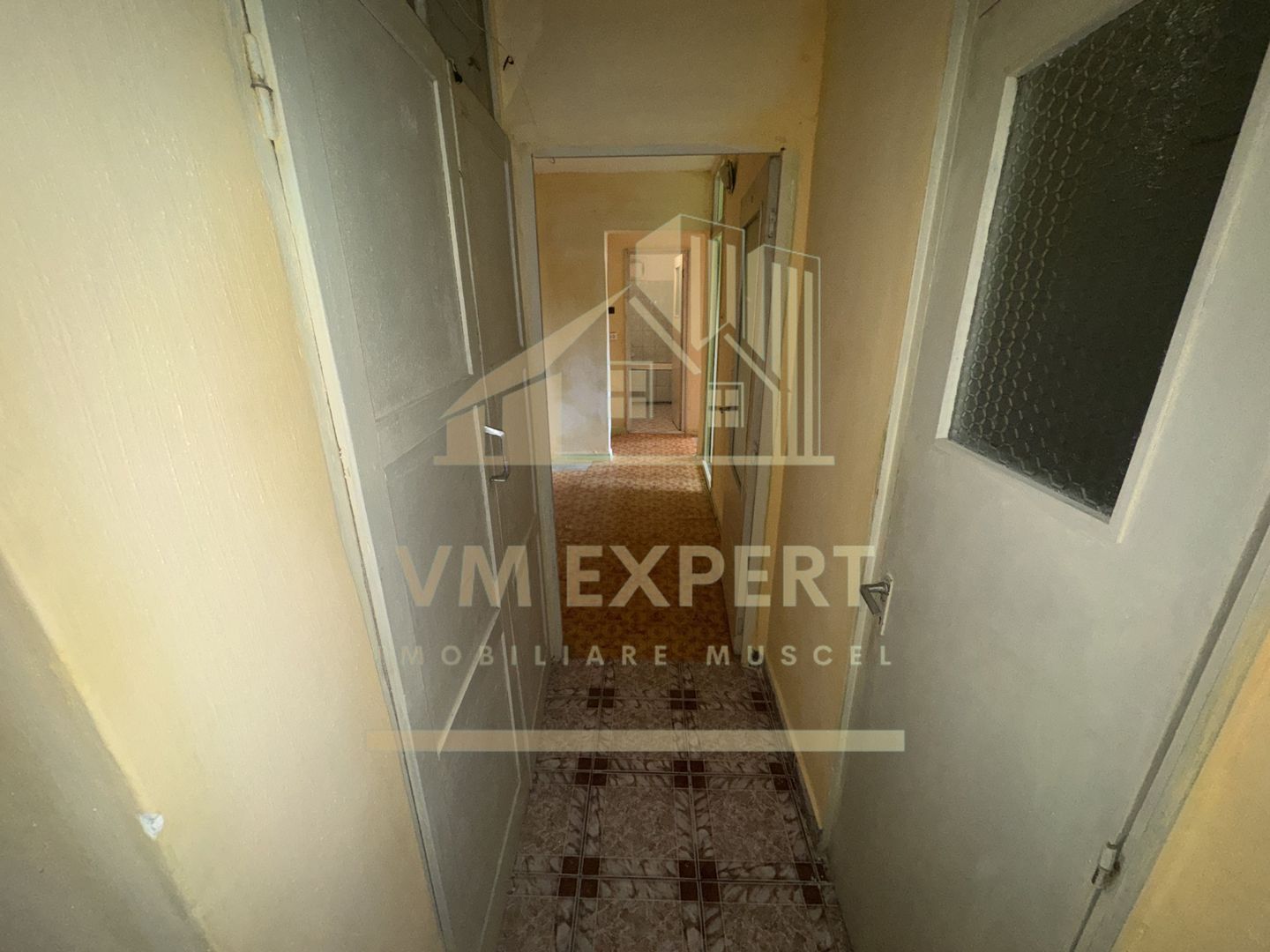 APARTAMENT 3 CAMERE ETAJ 2 GRUI  CAMPULUNG - Poză 9