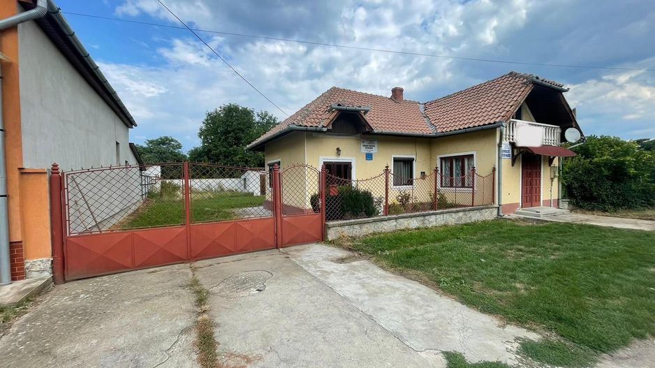 Casa cu teren de 1233 mp la 25 km de Oradea - Poză 1