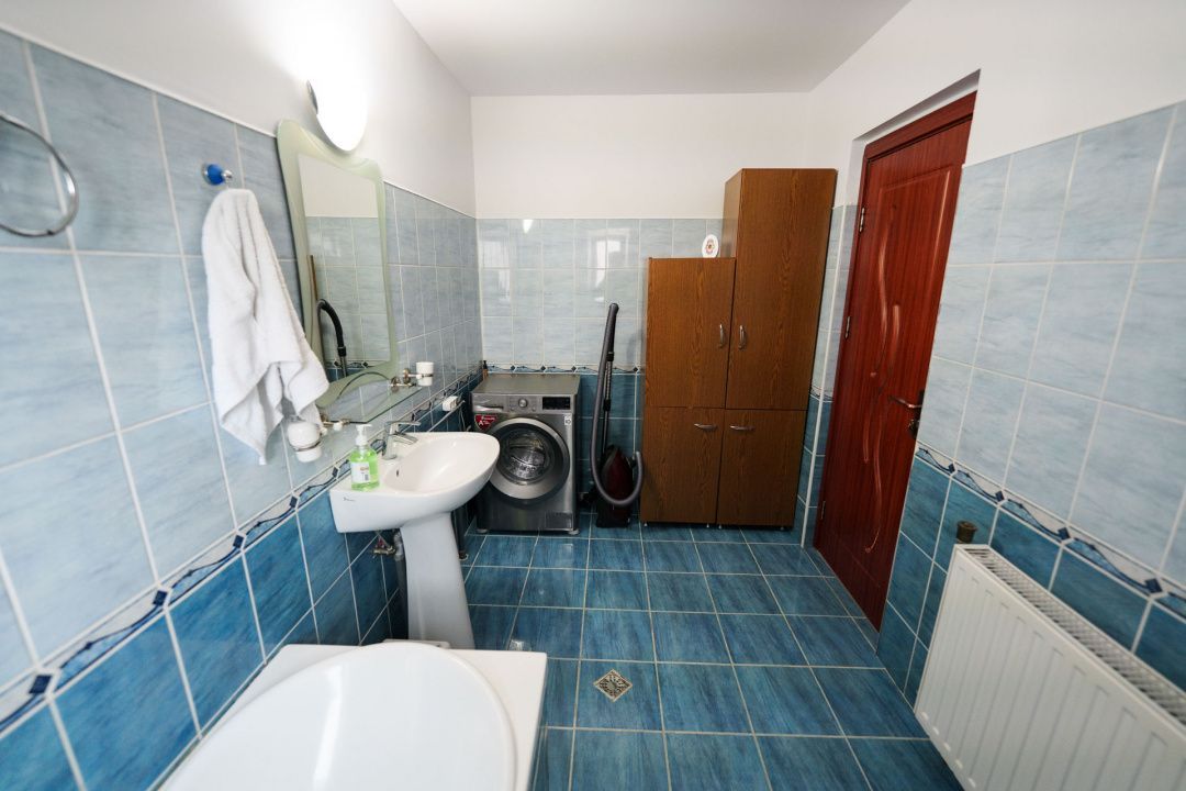 Oaza de liniste in Bariera Valcii – casa P+1 cu terasa, curte si acces securizat - Poză 25