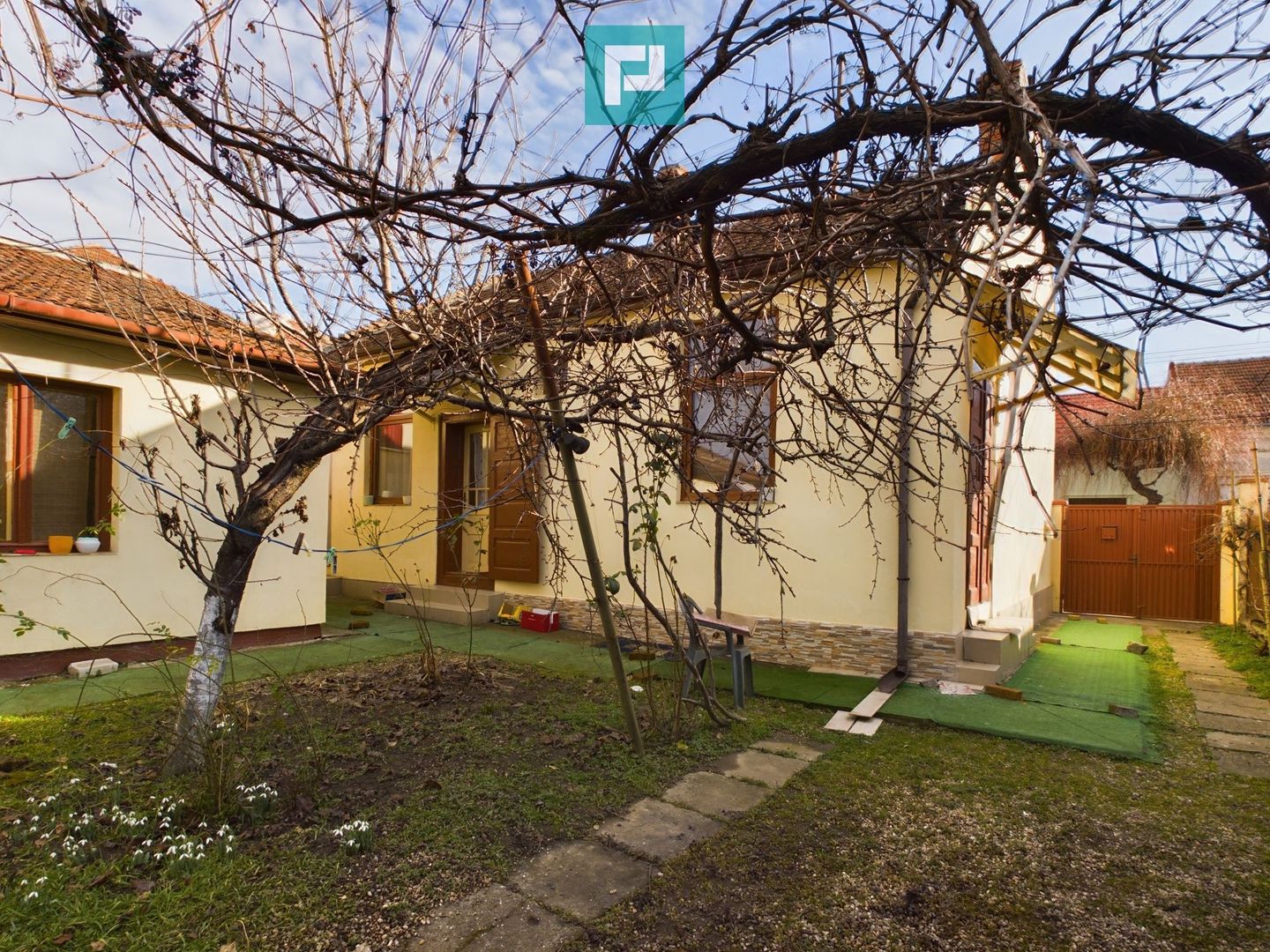 Casă cu teren în Pârneava - Poză 13