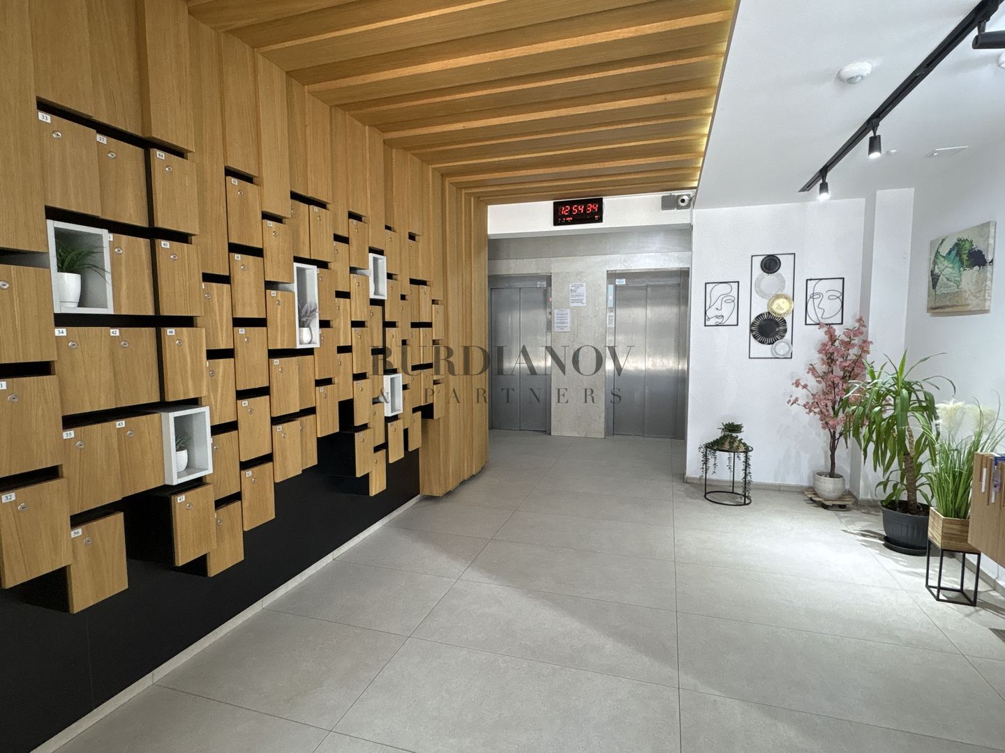 Apartament cu 3 camere 2 băi de închiriat Prelungirea Ghencea - Poză 19