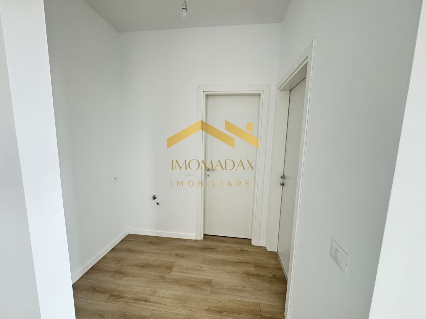 Apartament- 2 camere -1 loc de parcare - Poză 12