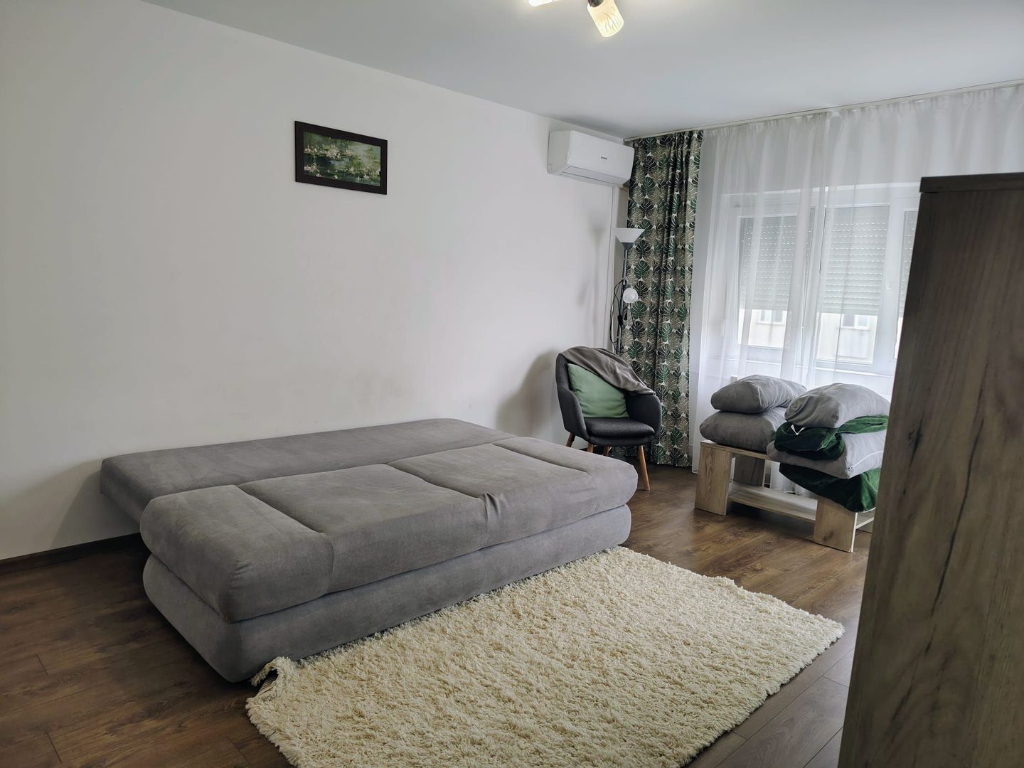 De inchiriat:  apartament, 2 camere Oradea. 340 E/luna. Comision 50% - Poză 1