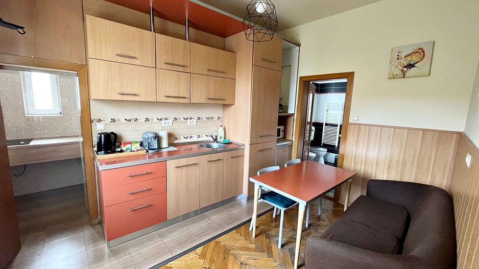 Zona Piața Unirii-Poarta Schei apartament spațios, mobilat complet - Poză 10