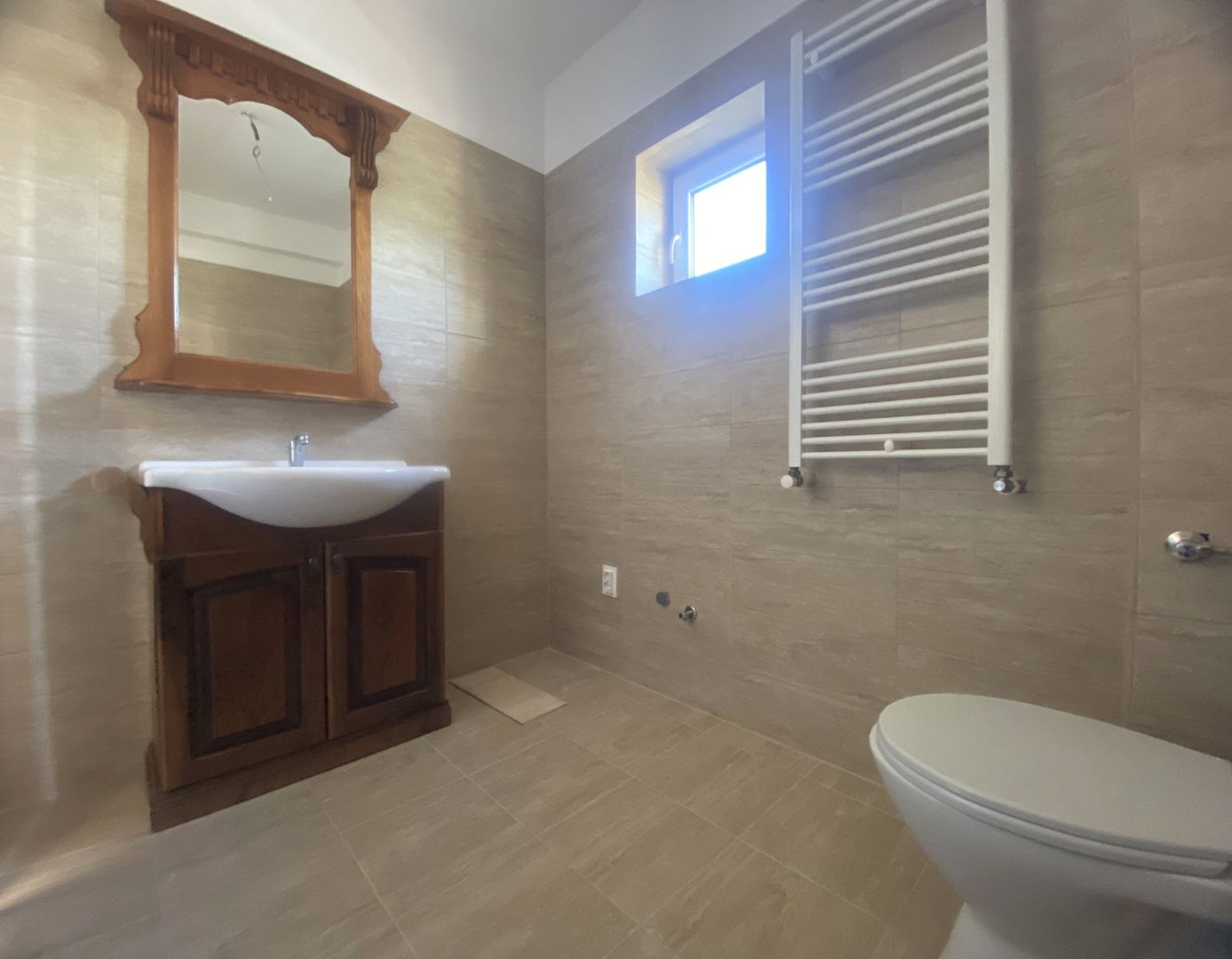 Liniste si confort! Vanzare casa la cheie, luminoasa in Priseaca! - Poză 8