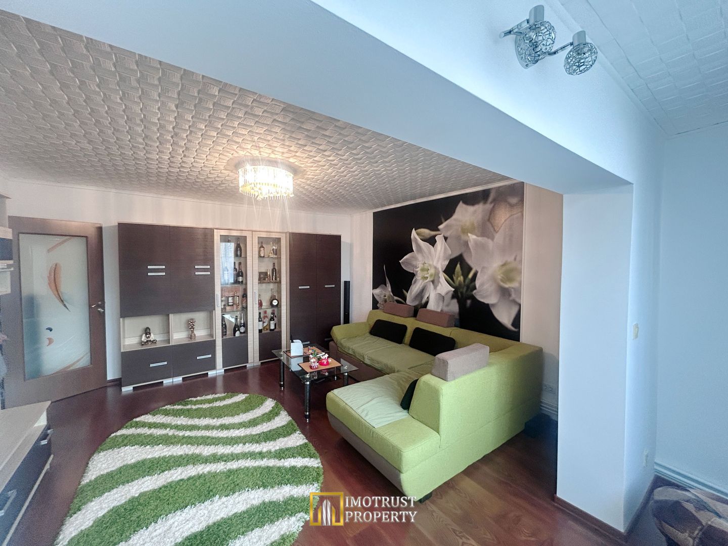 Apartament de închiriat – 3 camere, Bou Rosu - Poză 1