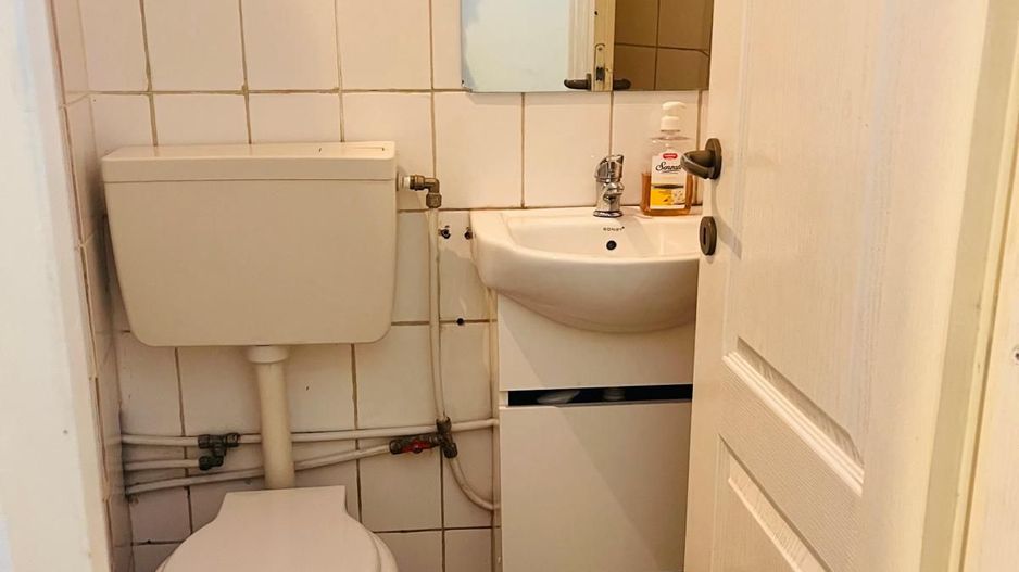 Spatiu stradal, central, cu vad comercial si vizibilitate excelenta - Poză 6