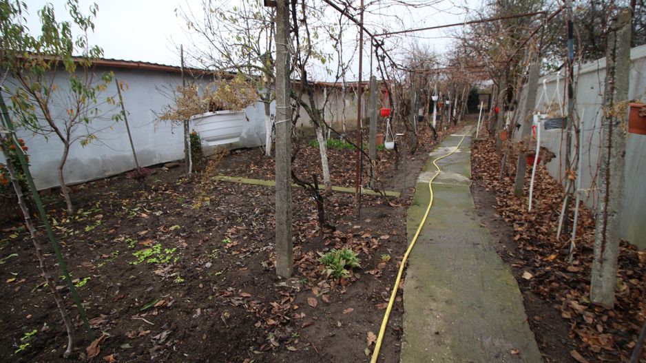 TEREN GENEROS CU CASA - Poză 3