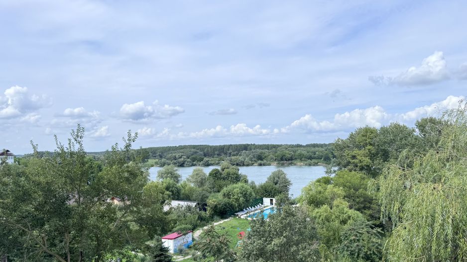 Hotel 25 camere 100 m deschidere DELTA DUNARII teren 12000 mp acces auto - Poză 5