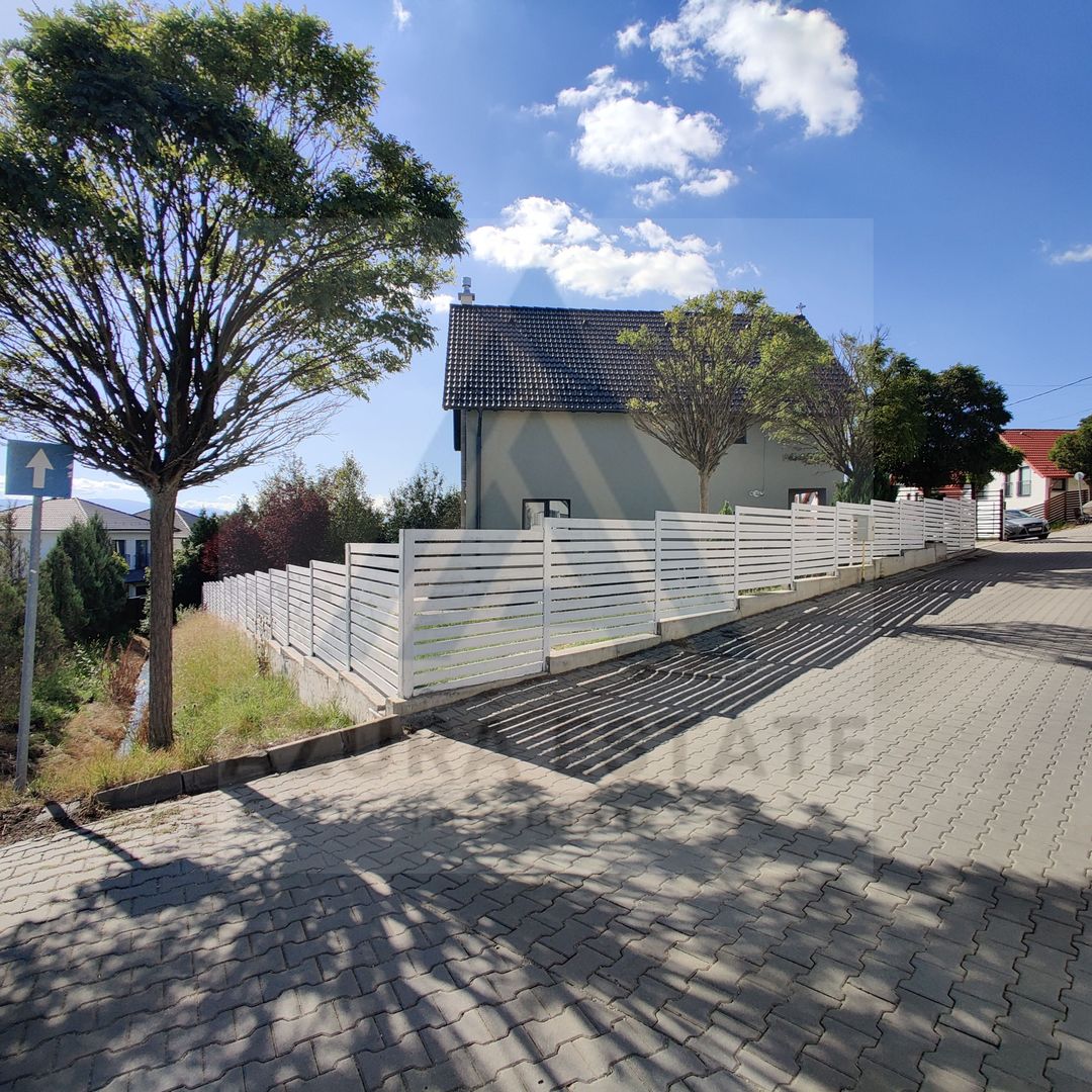 Casa individuala 4 camere 2 bai si teren 573 mp in Bavaria Park - Poză 1