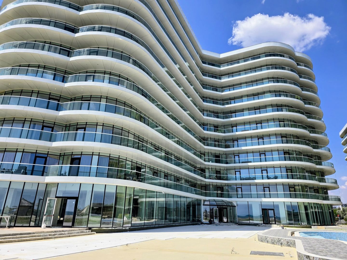 Apartament de lux cu 3 camere în Resort White Sea – Mamaia Nord - Pe malul marii - Poză 1