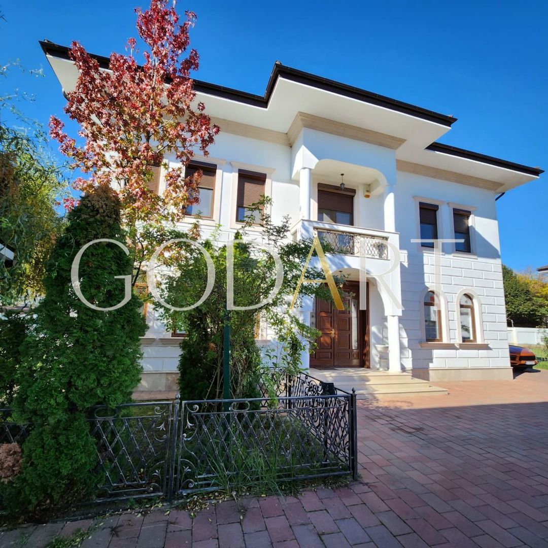 Resedinta exclusivista | Curte generoasa | Erou Iancu Nicolae - Poză 1