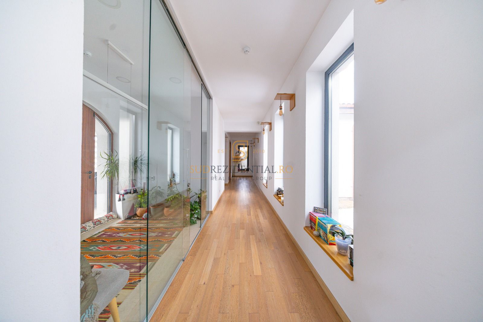 Resedinta spectaculoasa  – Vila exclusivista deschidere directa la lac - Poză 17