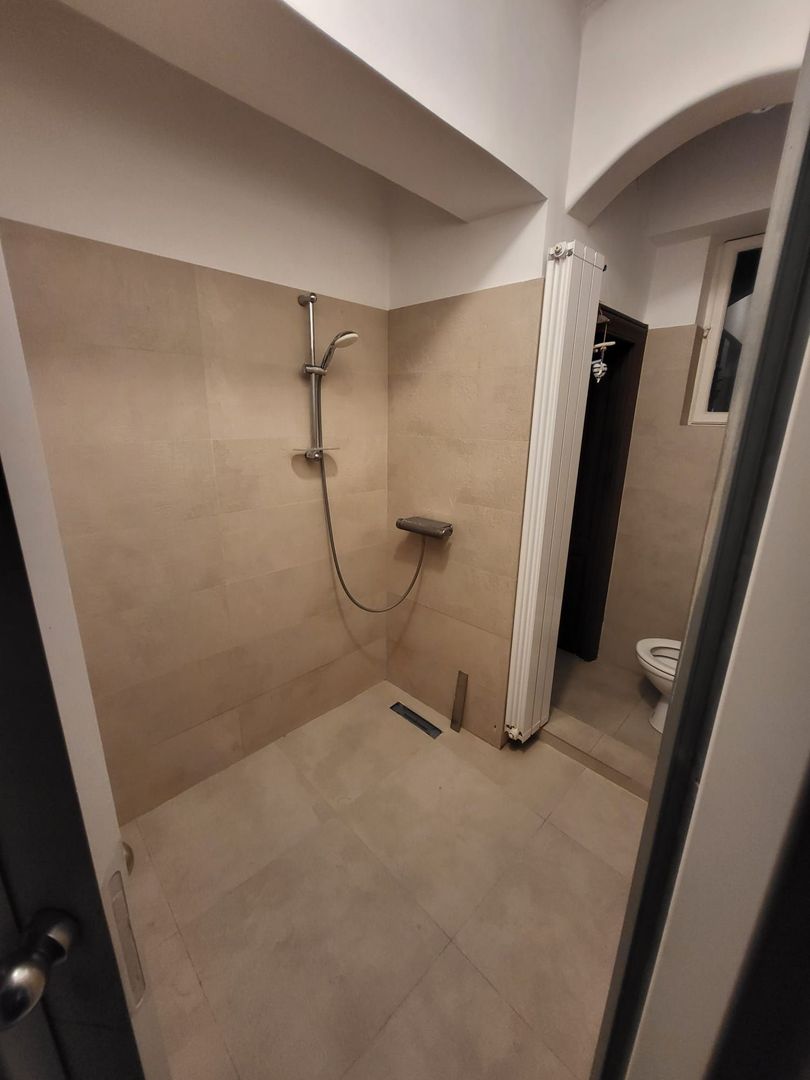 De inchiriat Apartament 5 camere - Poză 5