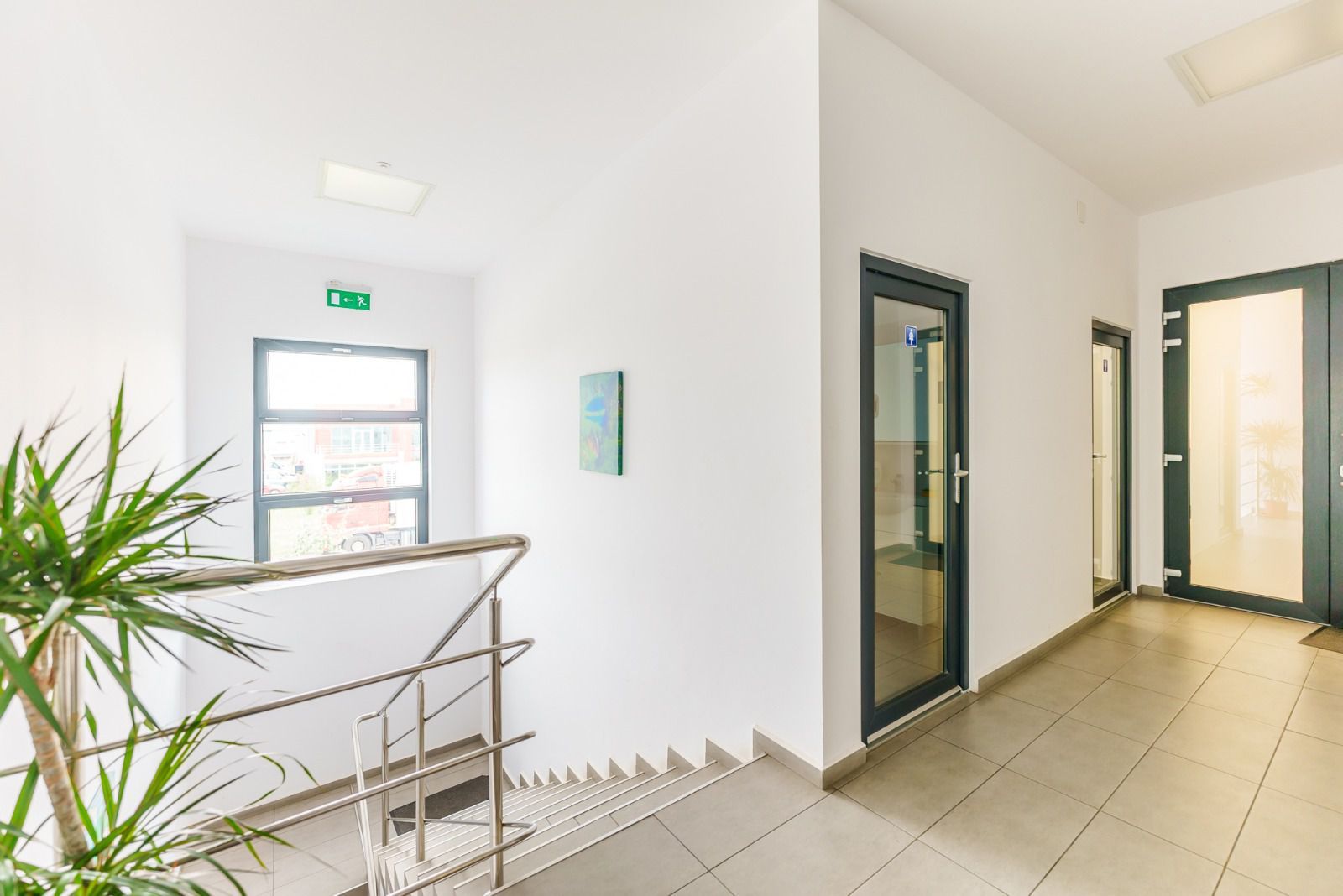 Parcare tiruri și spațiu de birouri - Poză 8