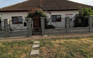 De vanzare casa 5 camere Carei - Poză 1