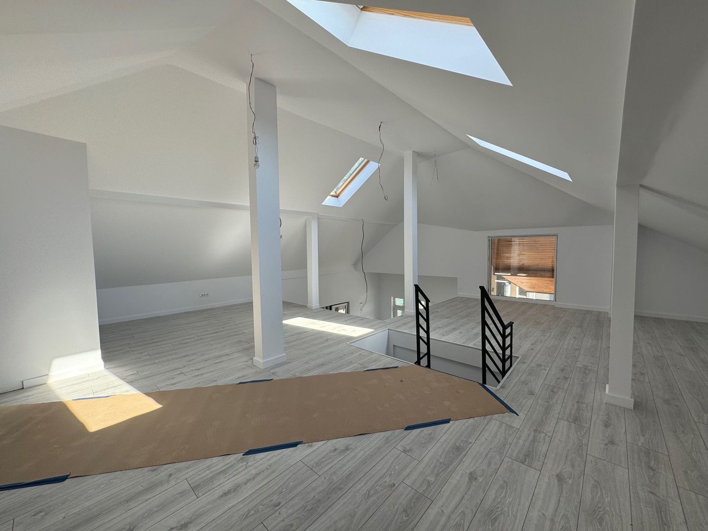 Vile parter Tunari Proiect DEOSEBIT, 150m2, curte 300m2 - Poză 12