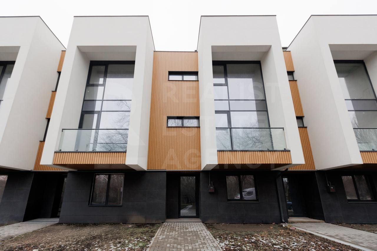 Vânzare, casă, 3 nivele, 166 mp, str. Costiujeni, Codru - Poză 1