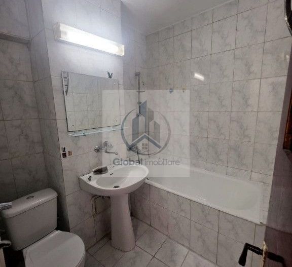Inchiriere 3 camere Piata Unirii decomandat 80 mp | 2 bai 2 balcoane - Poză 1