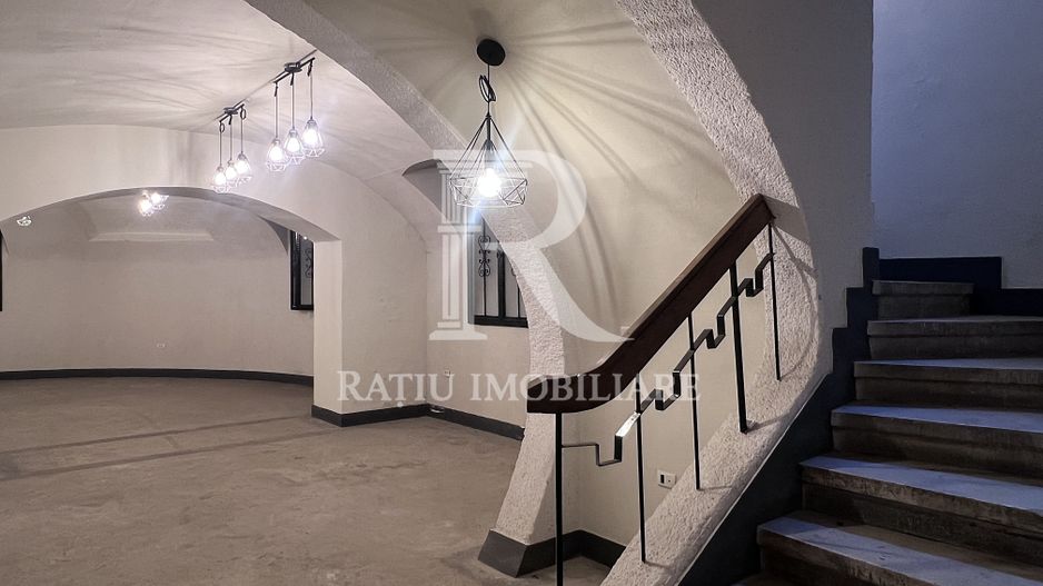 Spațiu Comercial în Imobil Istoric | Locație Ultracentrală | Oradea - Poză 16