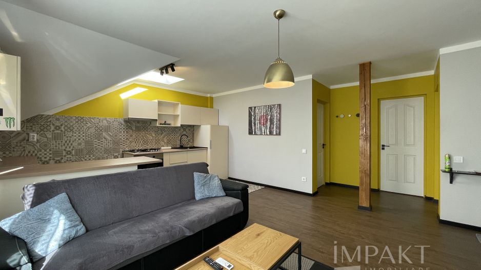 Apartament de închiriat cu 3 camere și parcare exterioară! - Poză 1