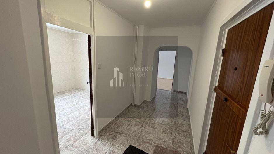 Apartament 2 camere decomandat an 1990 - metrou Eroii Revolutiei - Poză 6