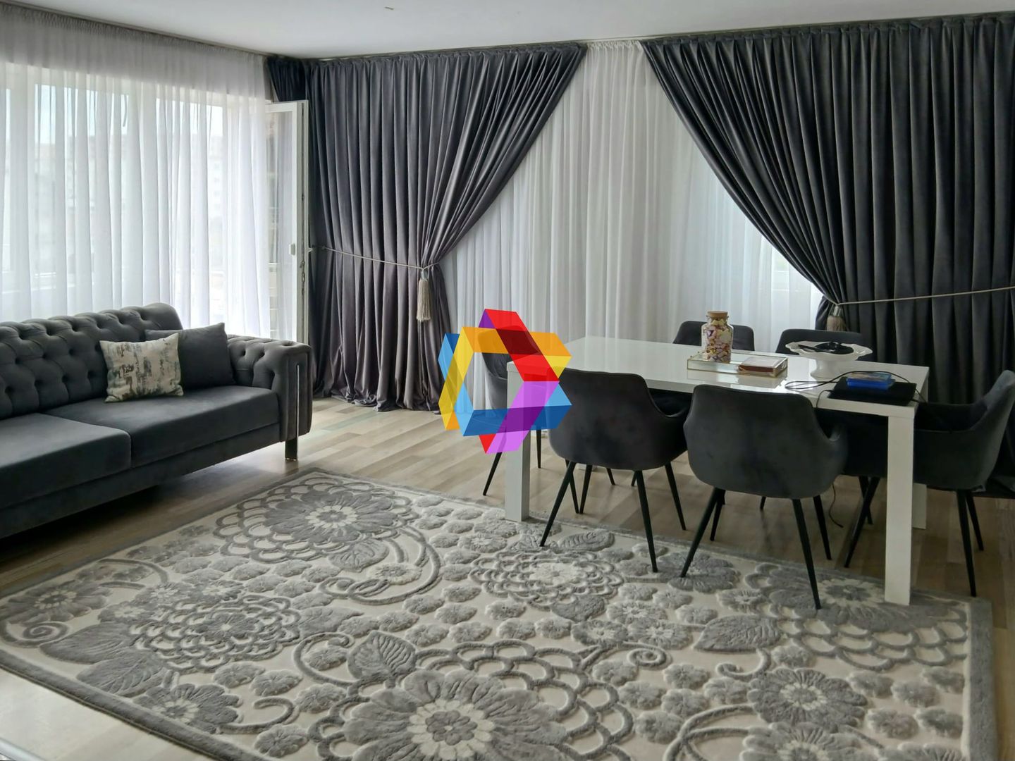 Apartament cu trei camere, zona Tractorul - Coresi, 70 mp - Poză 2