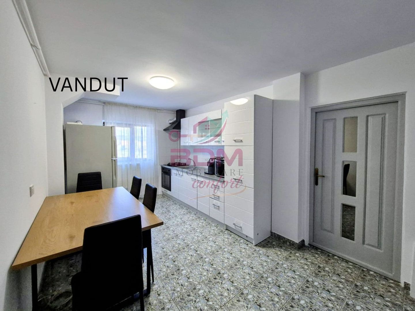 COMISION 0 I Apartament 3 camere | decomandat | etaj intermediar - Poză 1