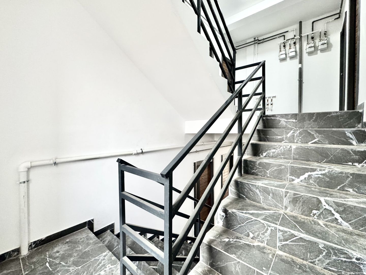 Luminos și modern: Apartament cu 3 camere în Braytim - Poză 25