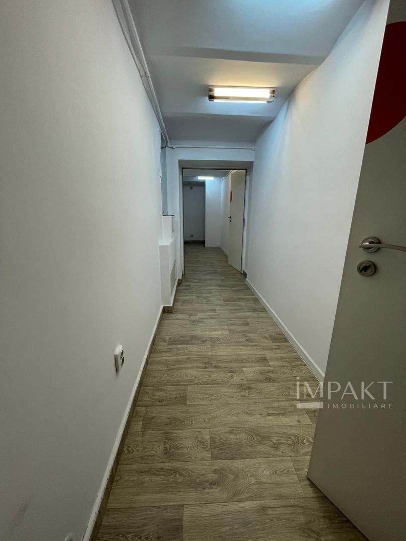 Spatiu comercial cu vad bun de inchiriat in zona centrală! - Poză 11