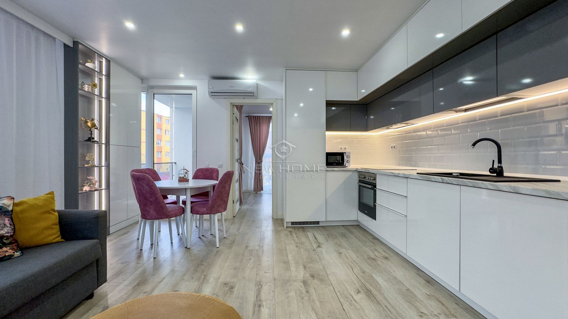 Apartament cu 3 camere de închiriat în zona Centrală - Poză 2