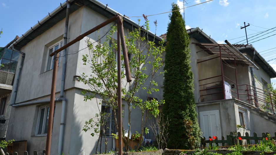 Casă de vânzare renovabilă | Gruia | Teren 380 mp | Front la 2 străzi - Poză 1