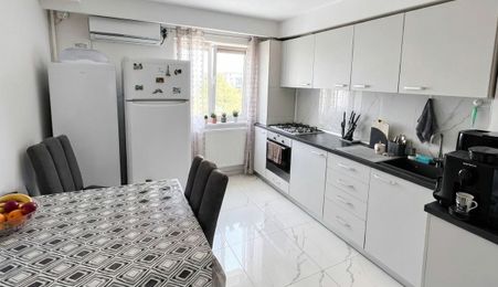Apartament 2 camere, Cetate, zona piata, et.3, renovat